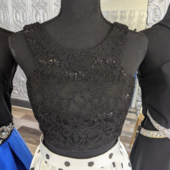 LAST CHANCE 2-Piece Polka Dot & Lace w/ Pockets - Picture 2 of 3